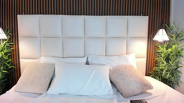 naughty flower18 online show from October 8, 2025, 10:40 pm