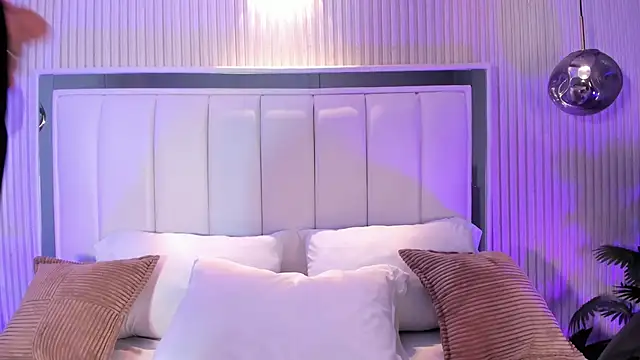 naughty flower18 online show from February 3, 2026, 11:21 pm