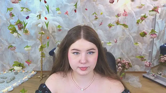 Snapshot of NicoleFoxery chatting on June 6, 2026, 6:23 pm NicoleFoxery online show from June 6, 2026, 6:23 pm