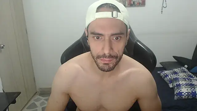 samuelgarcia  online show from October 12, 2025, 11:09 am