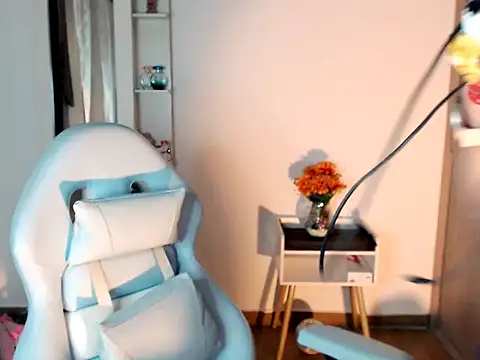 BOREAL MOON online show from September 28, 2025, 12:49 am