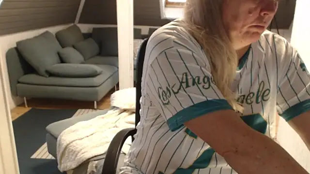 KimMitchelli online show from January 13, 2026, 11:26 am