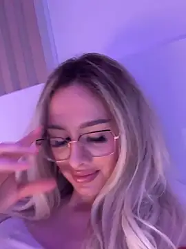 mollyxxx online show from February 16, 2025, 7:04 am