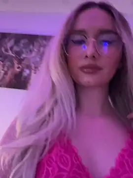 mollyxxx online show from March 10, 2025, 4:17 am