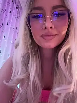 mollyxxx online show from March 13, 2025, 4:38 am