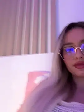 mollyxxx online show from March 15, 2025, 5:41 am