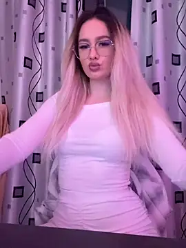 mollyxxx online show from February 24, 2026, 4:10 am