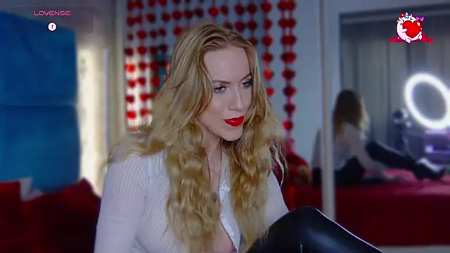 Snapshot of RockQueen_A chatting on February 11, 2025, 2:46 pm RockQueen A online show from February 11, 2025, 2:46 pm