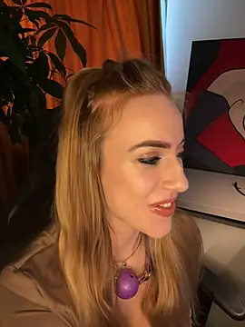 Snapshot of RockQueen_A chatting on March 9, 2025, 8:29 am RockQueen A online show from March 9, 2025, 8:29 am