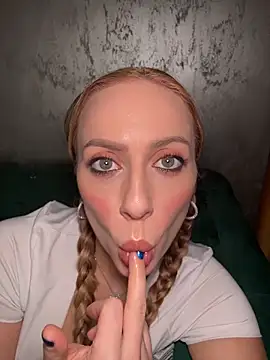 Snapshot of RockQueen_A chatting on December 3, 2025, 4:53 am RockQueen A online show from December 3, 2025, 4:53 am