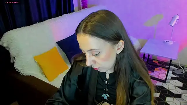 CurlySteph online show from March 18, 2025, 7:10 pm