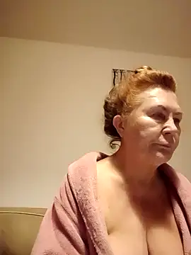 Snapshot of Hottie-Mom chatting on September 27, 2025, 9:31 pm Hottie-Mom online show from September 27, 2025, 9:31 pm