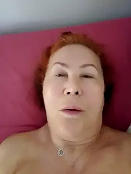 Snapshot of Hottie-Mom chatting on October 20, 2025, 7:20 am Hottie-Mom online show from October 20, 2025, 7:20 am