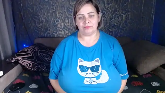 EvaCristal online show from December 1, 2025, 1:49 pm