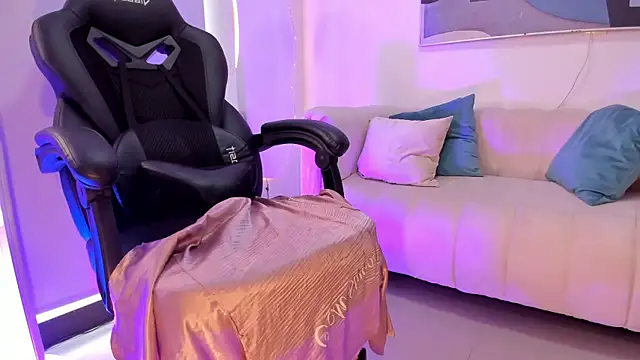 SaraParker  online show from February 18, 2025, 6:37 pm