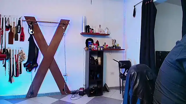 boy n girl online show from February 11, 2025, 7:48 pm