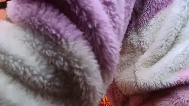 boy n girl online show from September 12, 2025, 9:42 am