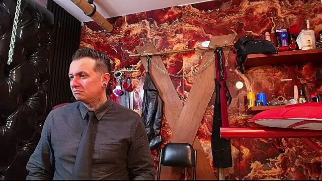 boy n girl online show from November 26, 2025, 6:31 pm