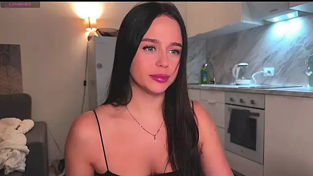 Megan Nilson online show from January 5, 2025, 9:57 pm