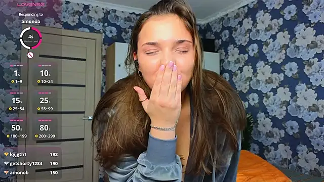  momiji  online show from December 14, 2024, 4:20 pm