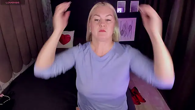 YolandaKiss online show from October 13, 2025, 8:20 pm