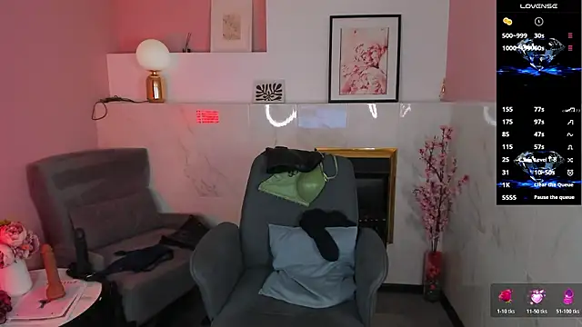 KylieMellow online show from March 27, 2026, 1:44 pm