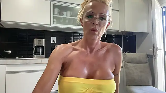 Reyna63 online show from January 14, 2026, 7:30 pm