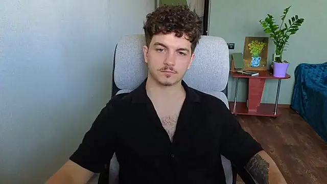 Snapshot of Remy_Miles chatting on June 5, 2026, 6:52 am Remy Miles online show from June 5, 2026, 6:52 am