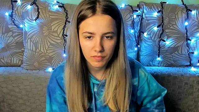 MaggieCake online show from October 28, 2025, 1:53 am