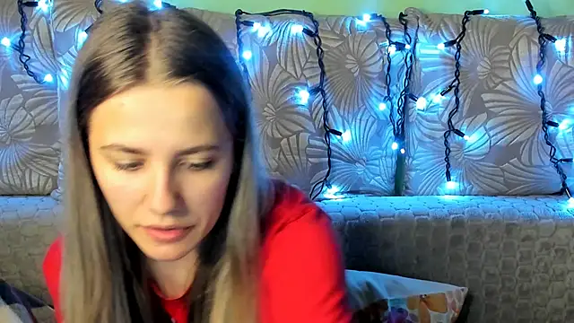 MaggieCake online show from October 31, 2025, 3:40 am