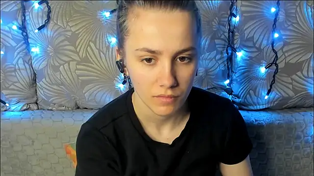 MaggieCake online show from April 14, 2026, 4:51 am