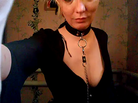 WildMissNiks online show from October 28, 2025, 9:13 am