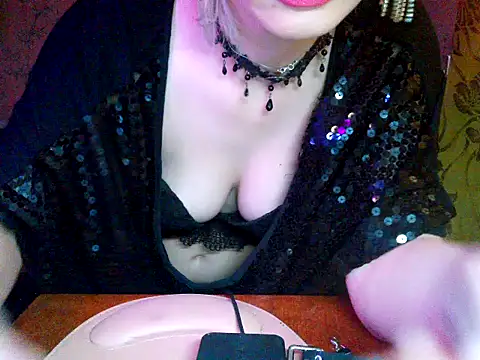 WildMissNiks online show from December 3, 2025, 8:45 am