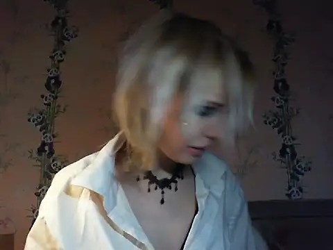 WildMissNiks online show from April 8, 2026, 6:46 am