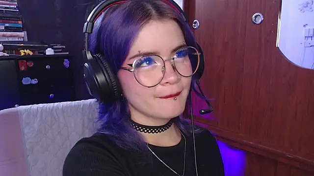 Snapshot of Raventh_ chatting on September 19, 2025, 1:56 pm Raventh  online show from September 19, 2025, 1:56 pm