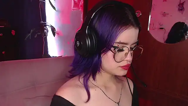 Snapshot of Raventh_ chatting on October 13, 2025, 3:23 pm Raventh  online show from October 13, 2025, 3:23 pm