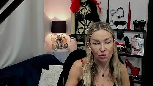 crystaLUX online show from December 30, 2024, 6:42 am