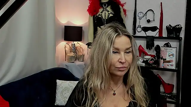 crystaLUX online show from January 2, 2025, 10:48 am