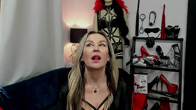 crystaLUX online show from January 22, 2025, 9:57 am