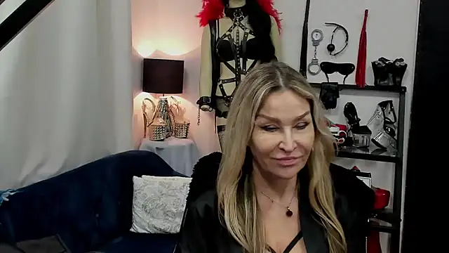 crystaLUX online show from February 24, 2025, 9:10 am