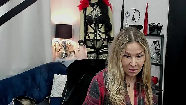 crystaLUX online show from March 10, 2025, 6:49 am