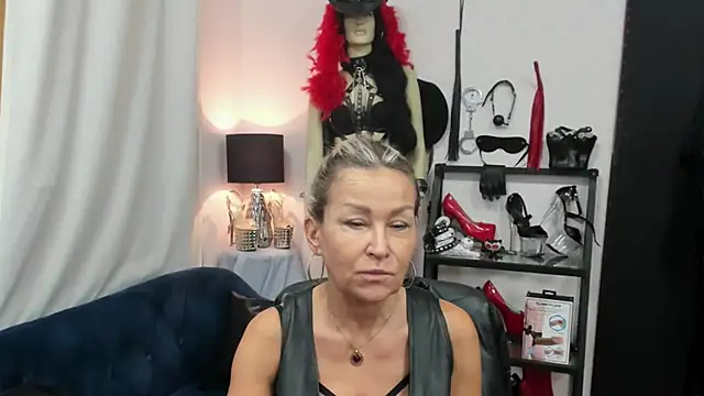 crystaLUX online show from September 29, 2025, 6:07 am