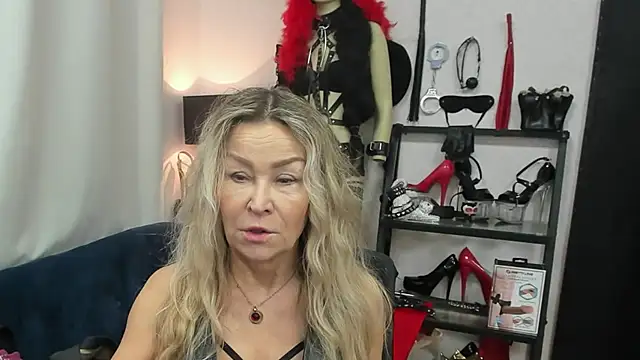 crystaLUX online show from December 19, 2025, 5:14 am