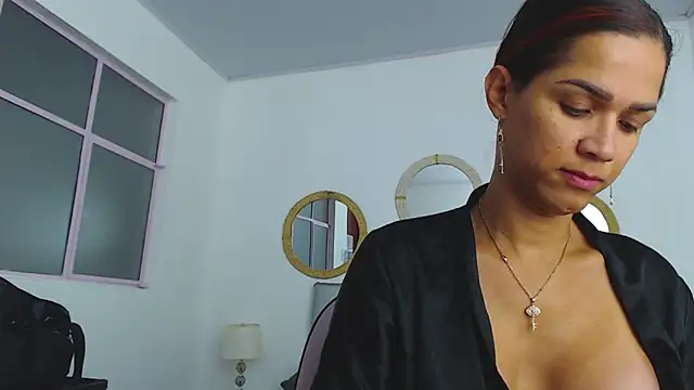 PINK  LOLA1 online show from February 4, 2025, 1:34 am