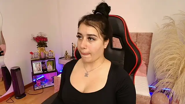 Snapshot of KallyMyller1 chatting on December 3, 2024, 7:55 pm KallyMyller1 online show from December 3, 2024, 7:55 pm