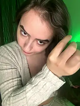 eleonoree online show from October 28, 2025, 6:43 pm