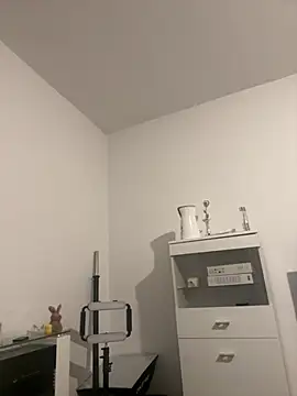 eleonoree online show from April 3, 2026, 10:52 pm