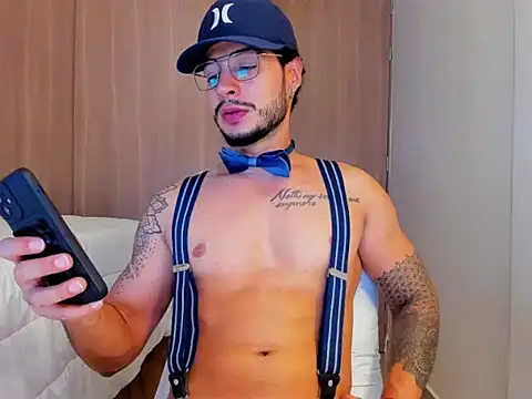 Sirs papi online show from December 17, 2025, 4:40 am