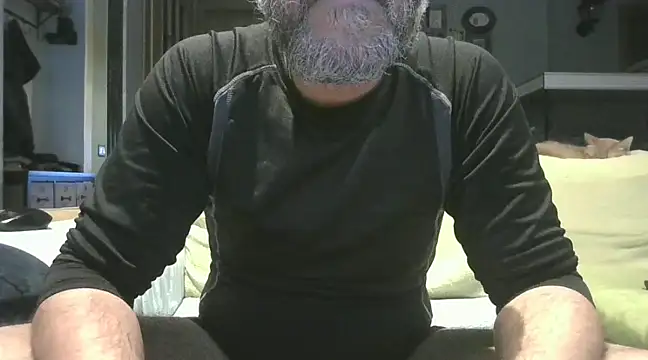 Snapshot of naked_bear chatting on December 9, 2024, 5:08 pm naked bear online show from December 9, 2024, 5:08 pm