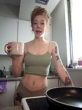 LucidLucy online show from February 4, 2025, 4:39 pm